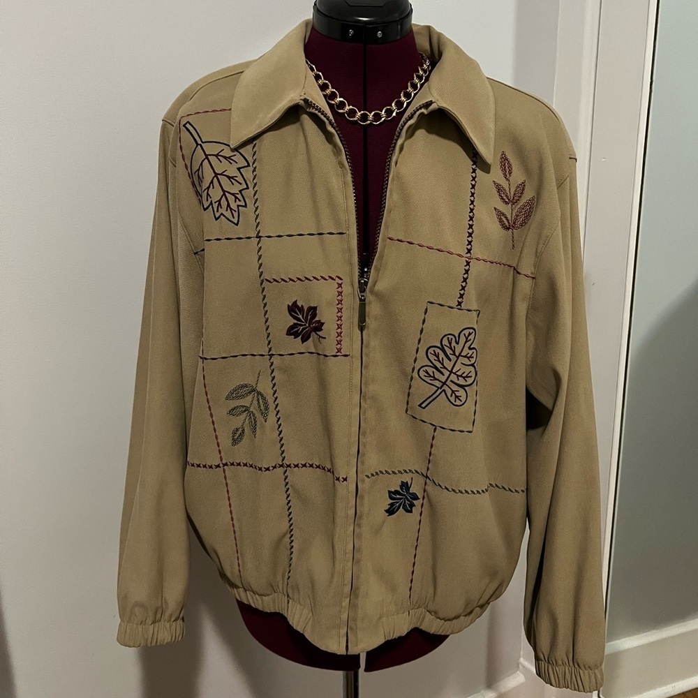 Women’s Vintage Alfred Dunner Jacket. Size is 14. Embroidered pattern.